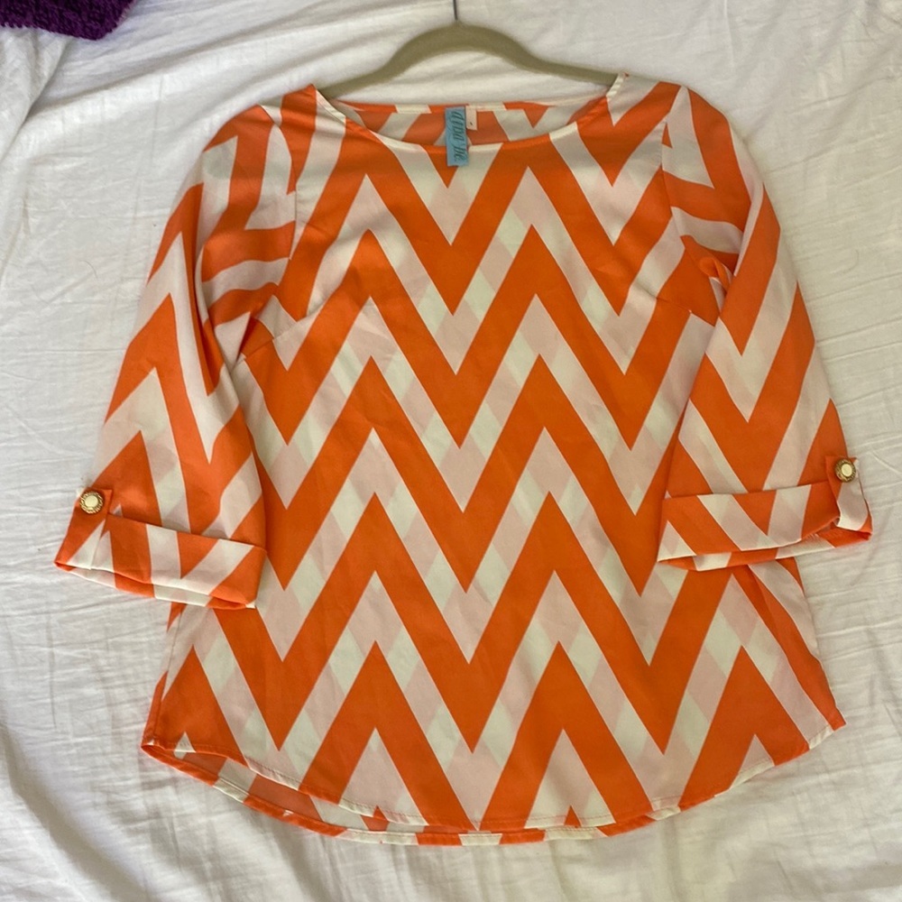 Dina Be woman’s orange and white zigzag 3/4 sleeve blouse size small